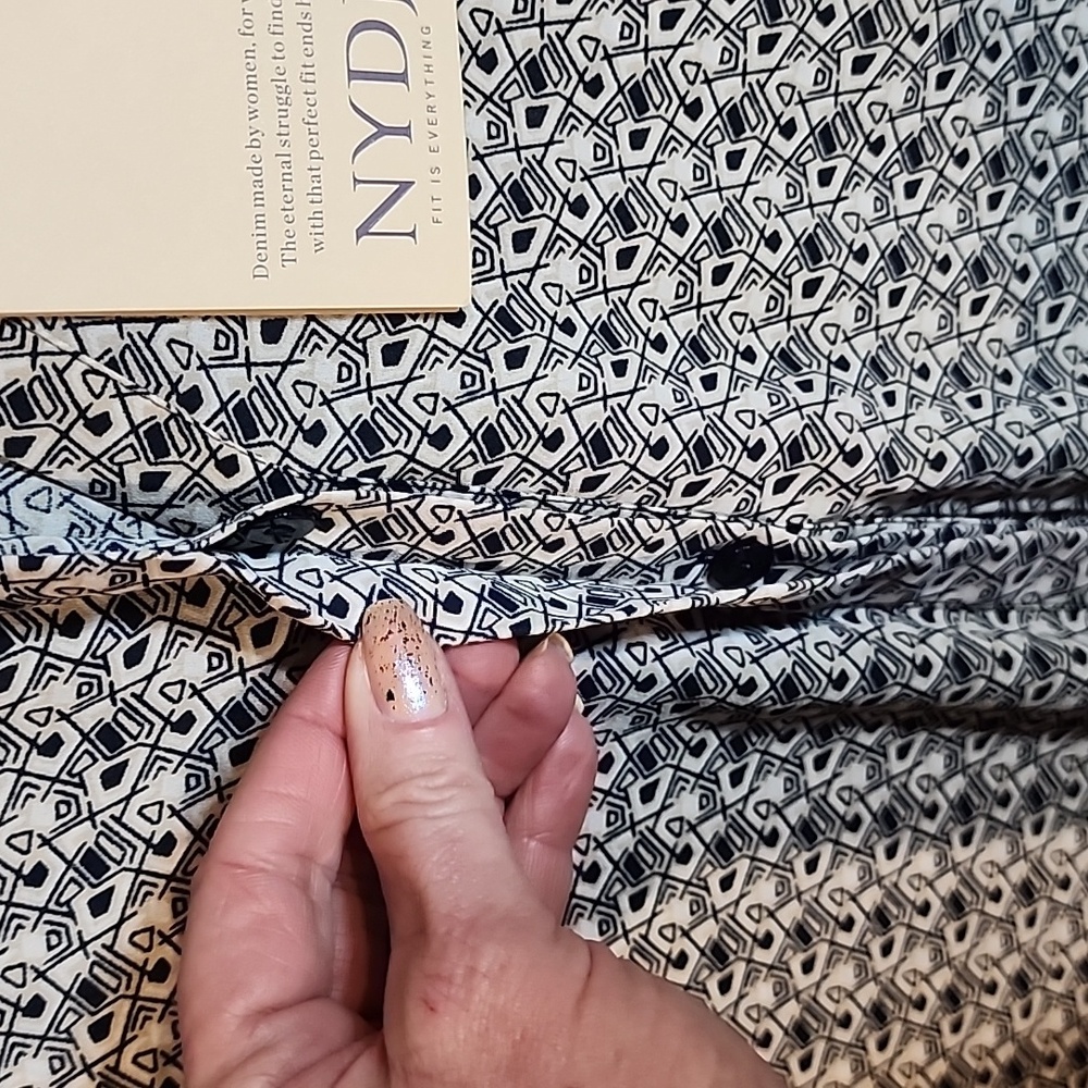 NYDJ Pintuck Blouse NWT Size XLarge - Picture 8 of 14